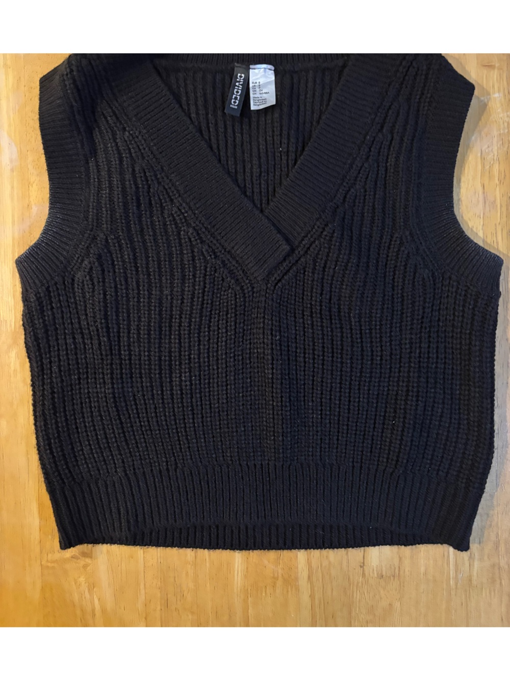H&M Black V-Neck Ribbed Sweater Vest